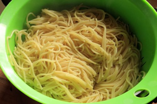 spaghetti noodles noodle strainer