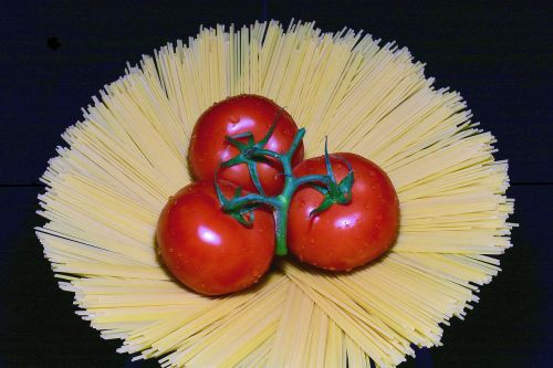 spaghetti tomatoes food