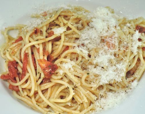 spaghetti tomatoes cheese