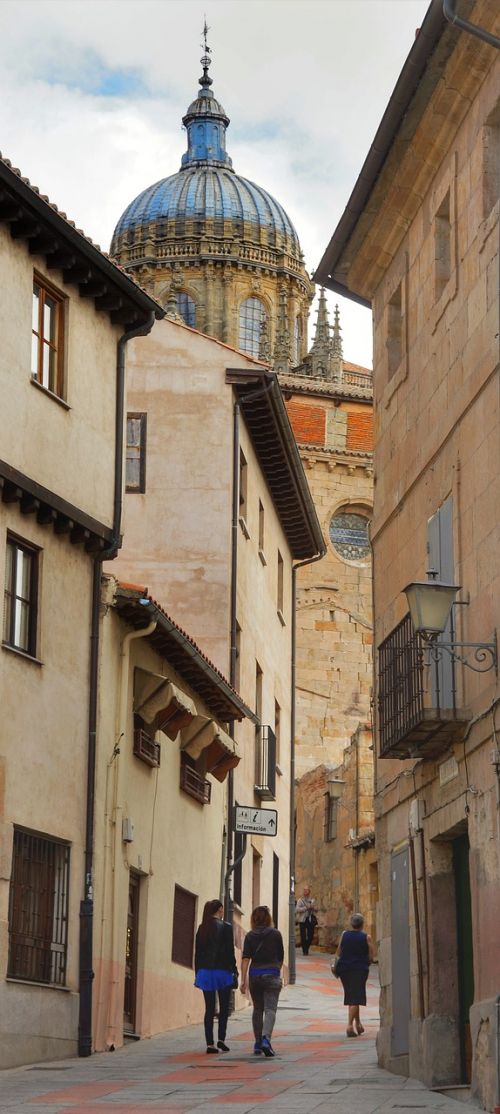 spanish narrow street