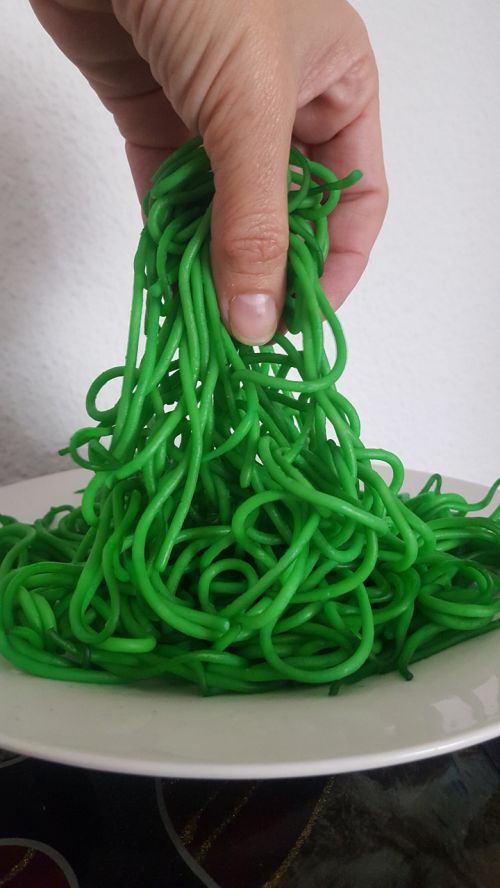 spaghetti green pasta