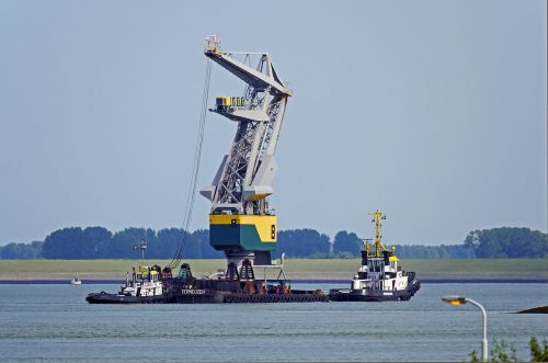 special transport harbour crane water way
