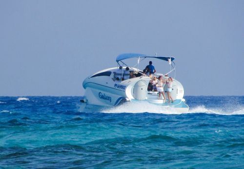 speed boat cruise boat sea