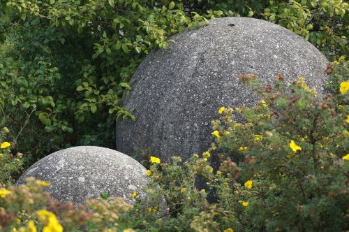sphere stone flowers