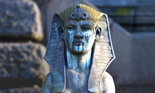sphinx tomb statue