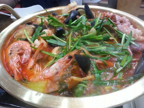 spicy seafood chanpon pot food