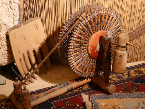 spinning wheel spindles carpet weaving center