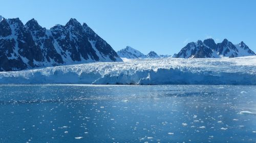 spitsbergen glacier cold