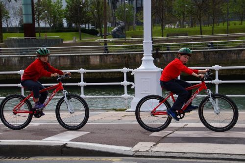 sport two children bike bilbao