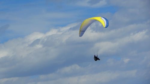 sport flight with parachute skydiving