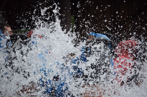 spray water canoeing