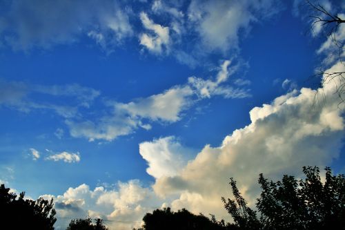 spreading cloud sky blue