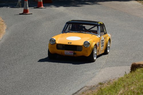 sprite  yellow  race car