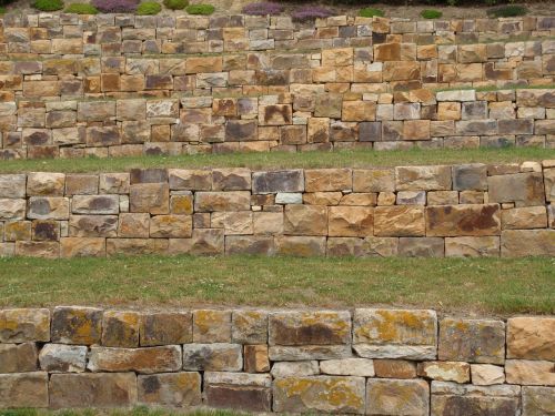 square stones wall