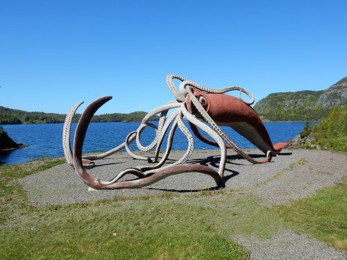 squid sculpture statue giant squid
