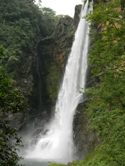 sri lanka waterfall laxapana