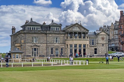 st andrews old course clubhouse
