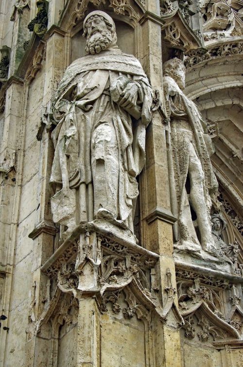 st riquier abbey statue