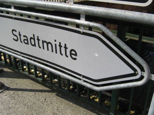 stadtmitte road sign note