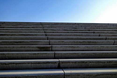 stairs  gradually  emergence