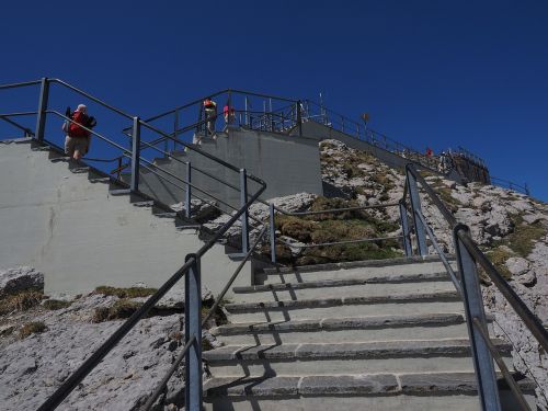 stairs rise gradually