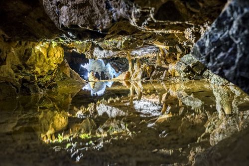 stalactites cave cheddar gorge