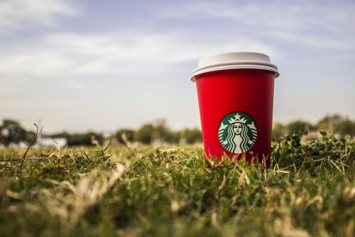 starbucks christmas lawn