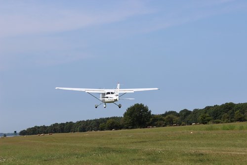 start  small airfield  aircraft