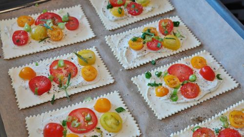 starter puff pastry tomatoes