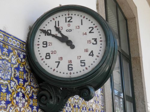 station clock railway douro