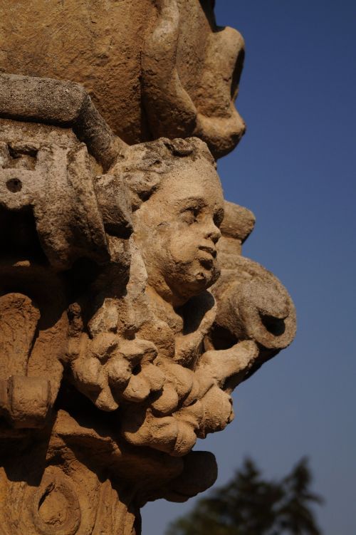statue head facial