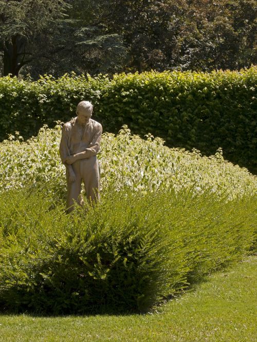 statue man garden