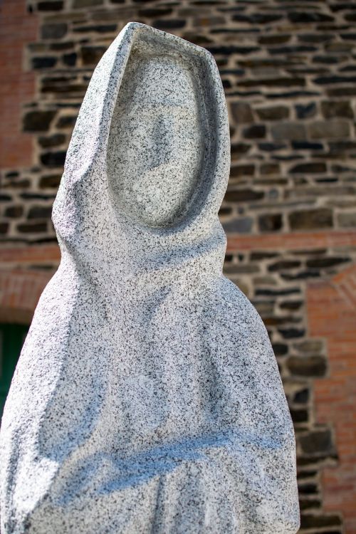 statue granite tarn