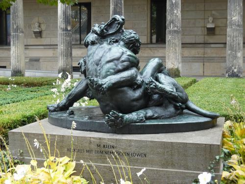 statue berlin wrestling