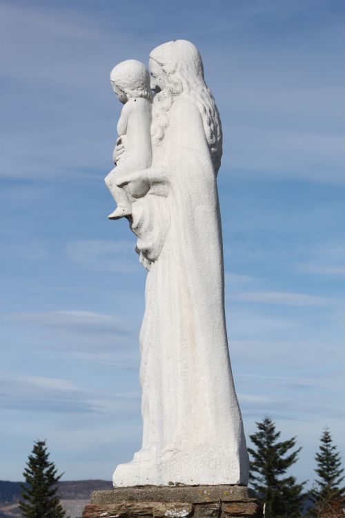statue maria mountain