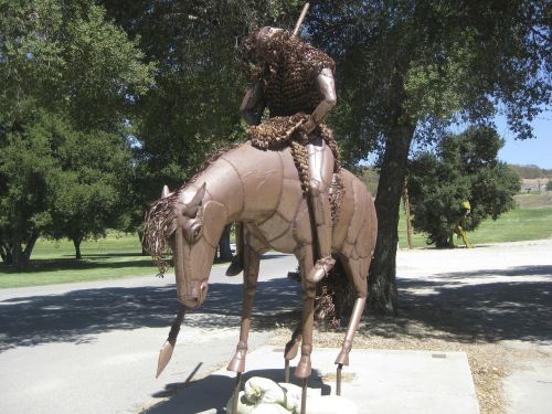 statue horse hero