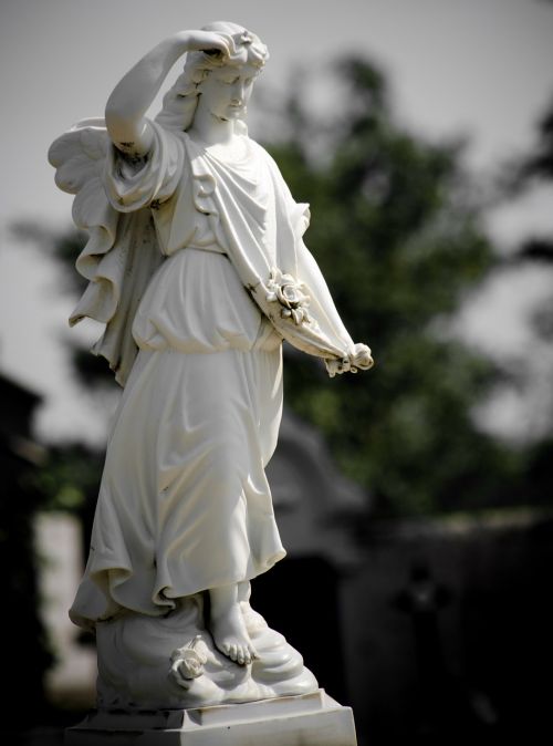 statue angel woman