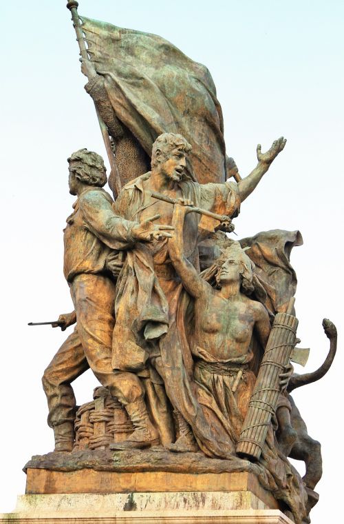 statue commemorate iron