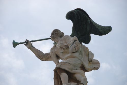 statue angel trumpet