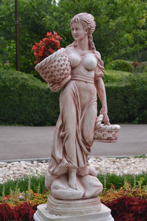 statue craiova botanical park