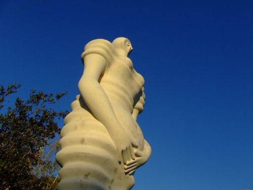 statue street pregnancy