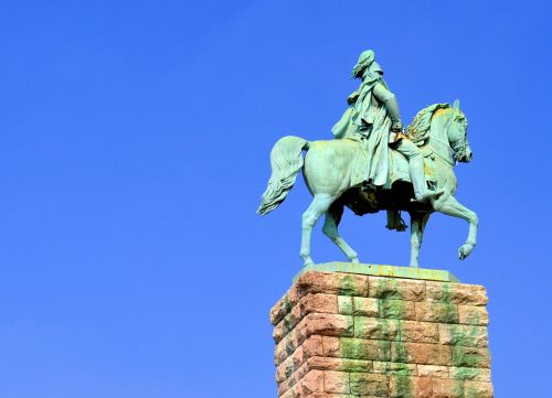 statue equestrian statue monument