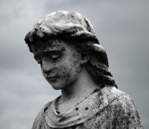 statue monument girl