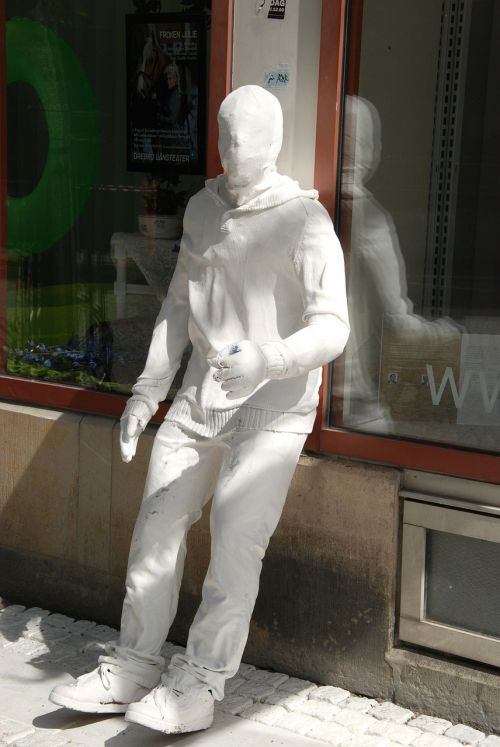 statue street artists