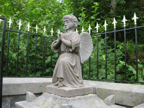 statue sculpture angel
