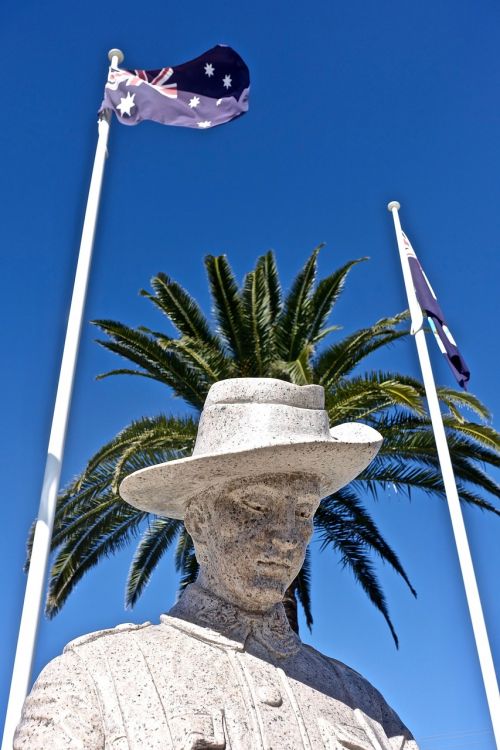 statue soldier monument