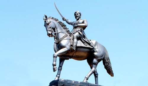 statue maharaj horse