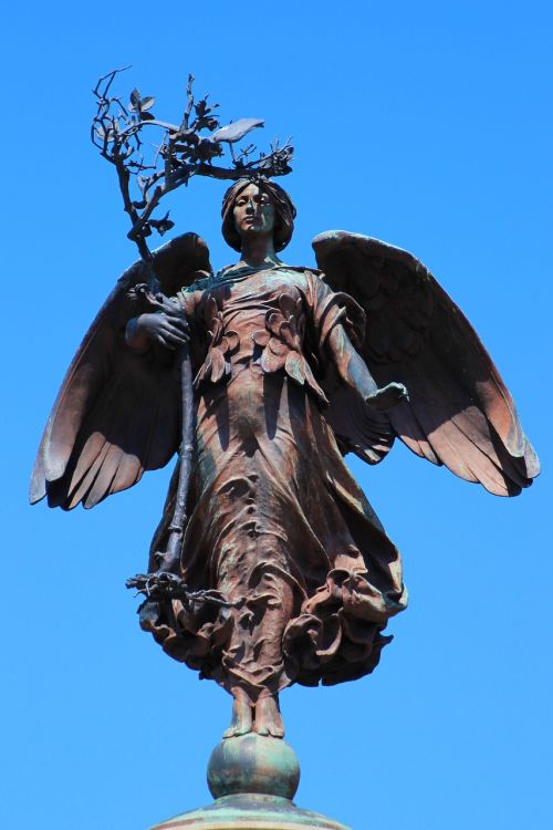 statue bronze sculpture