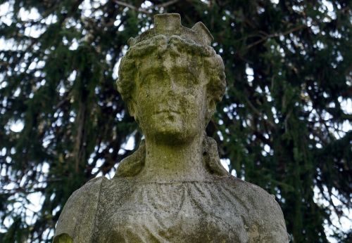statue garden bust