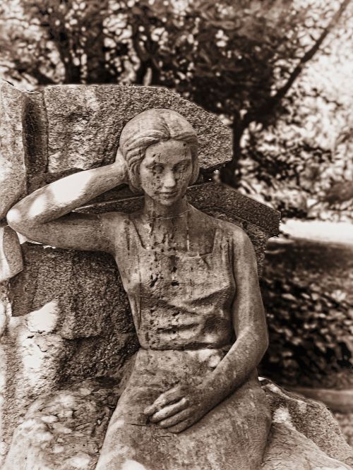 statue woman female